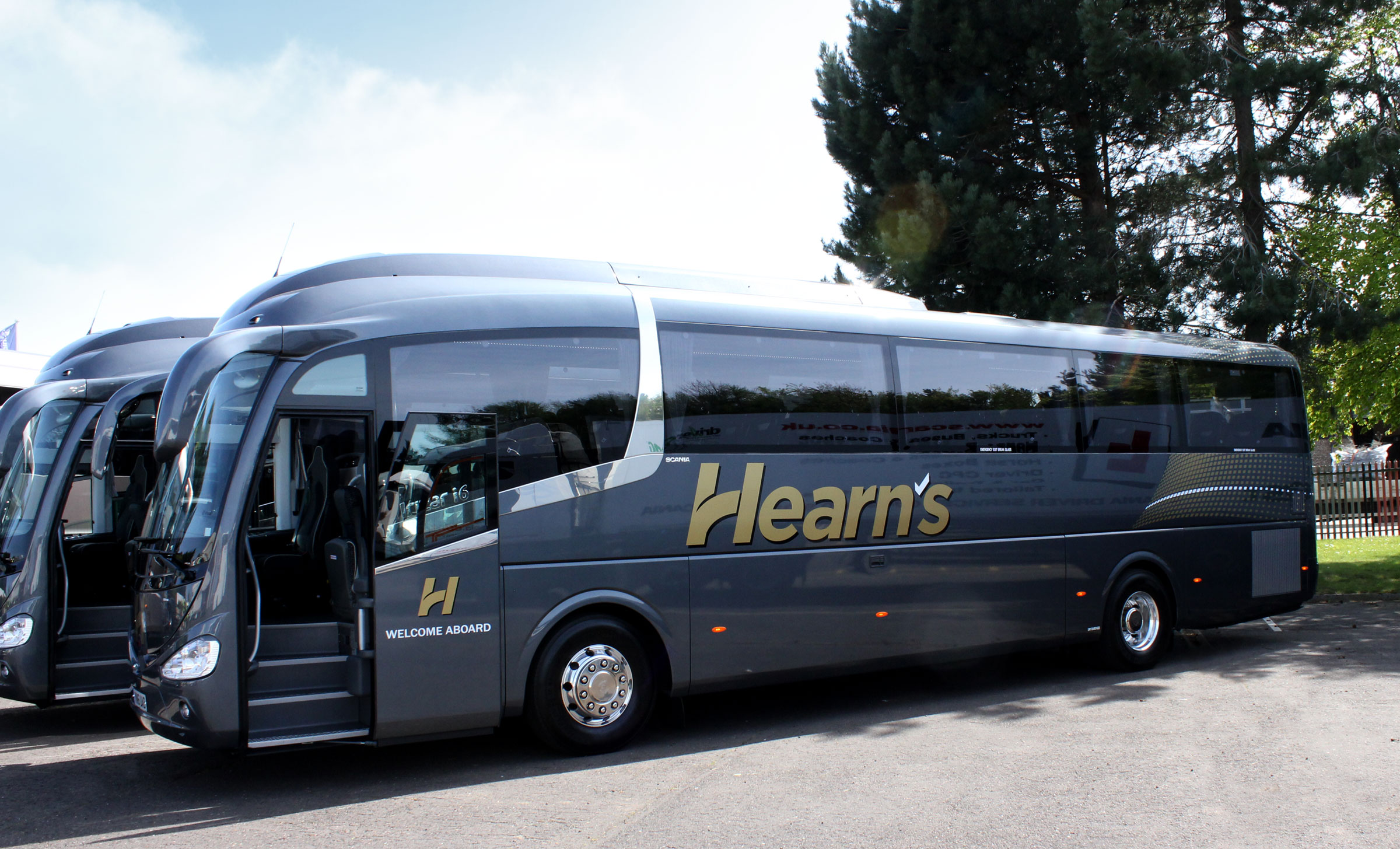 Hearns Coaches vehicle livery on coach